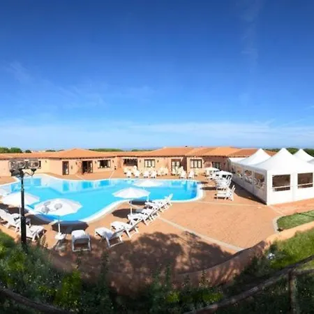 With Shared Pool, Aglientu *