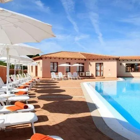 Casa vacanze With Shared Pool, Aglientu Vignola Mare