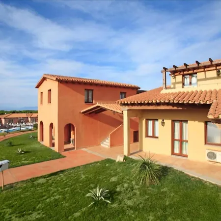 Casa vacanze With Shared Pool, Aglientu *