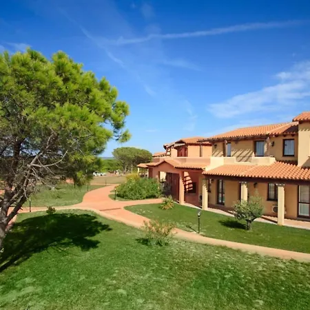 With Shared Pool, Aglientu Casa vacanze