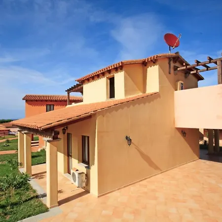 With Shared Pool, Aglientu Casa vacanze *